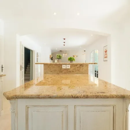 Jewel Of 280m With Infinity Pool In Absolute Calm Roquefort-les-Pins