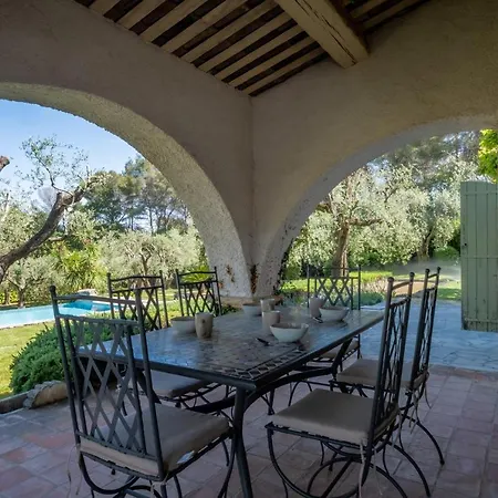 Villa Jewel Of 280m With Infinity Pool In Absolute Calm
