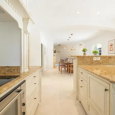 Jewel Of 280m With Infinity Pool In Absolute Calm Villa Roquefort-les-Pins